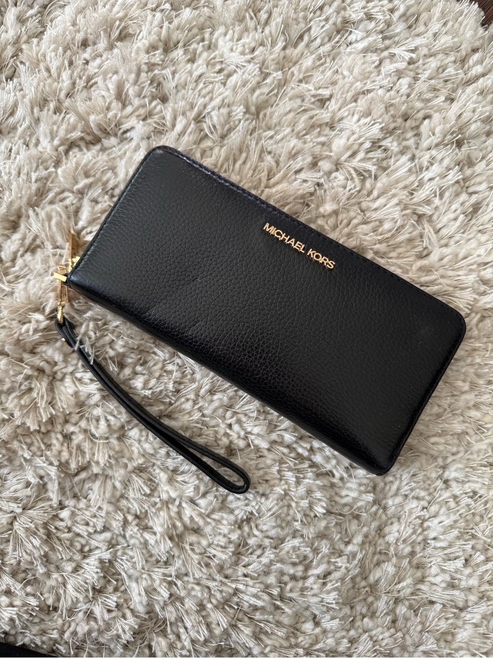 Michael Kors Jet Set Travel Black Leather Zip Wristlet